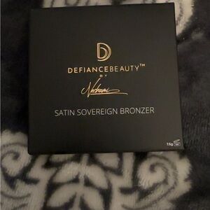 Defiance Beauty Satin Sovereign Bronzer